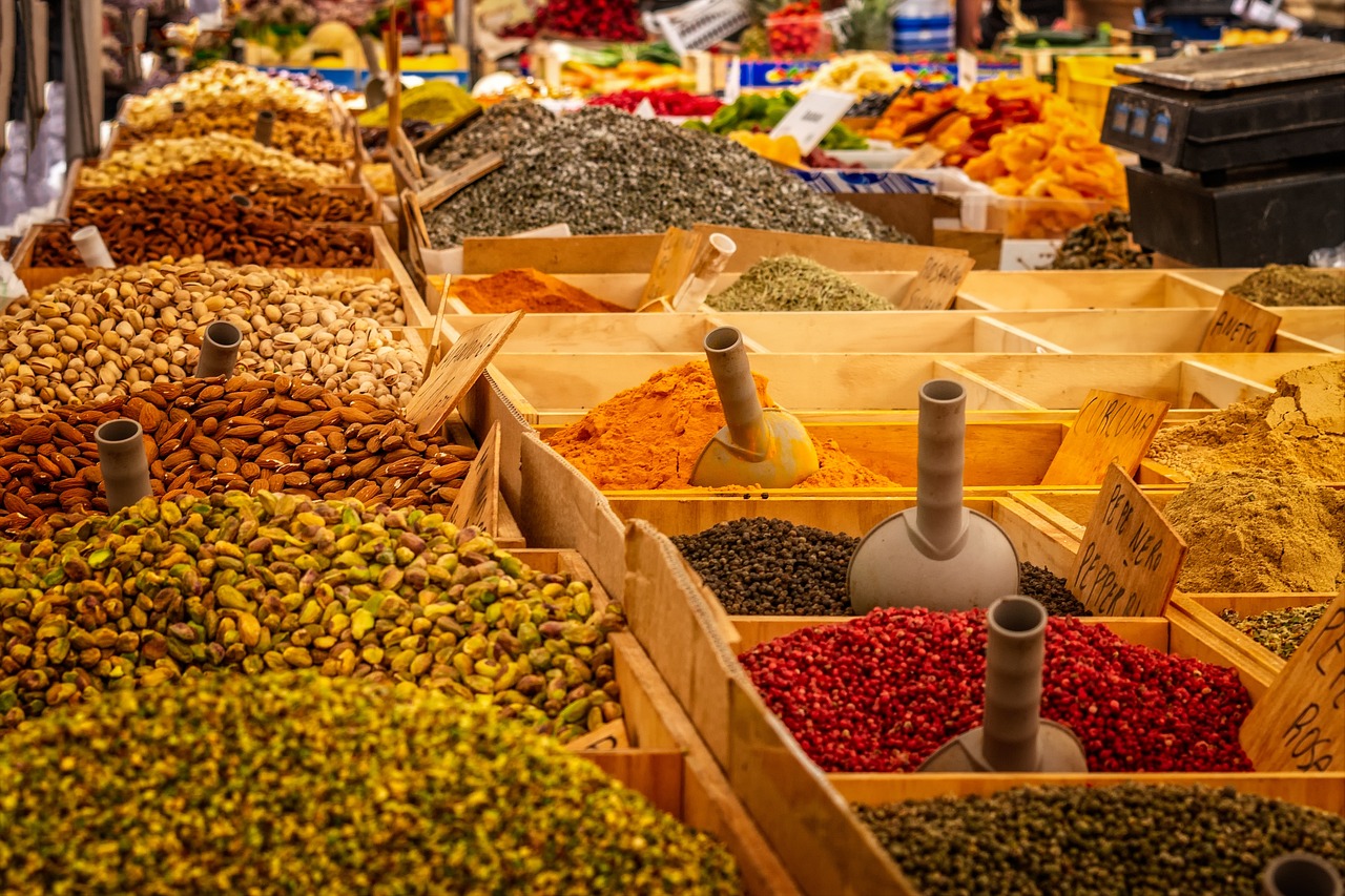 Egzotyczne sałatki warzywne: Przepisy na świeże i zdrowe połączenia smaków